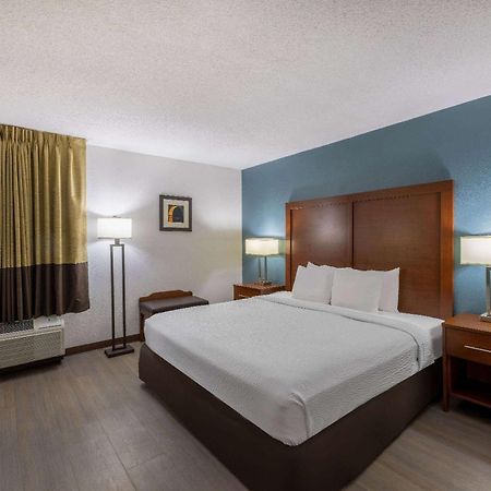 Travelodge By Wyndham Brooklyn Center Exterior photo