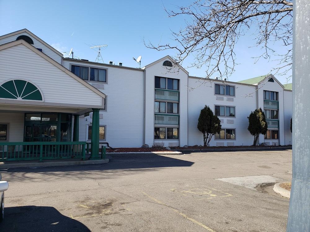 Travelodge By Wyndham Brooklyn Center Exterior photo
