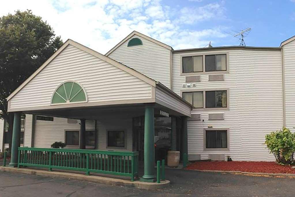 Travelodge By Wyndham Brooklyn Center Exterior photo