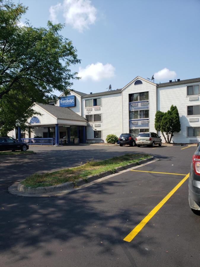 Travelodge By Wyndham Brooklyn Center Exterior photo