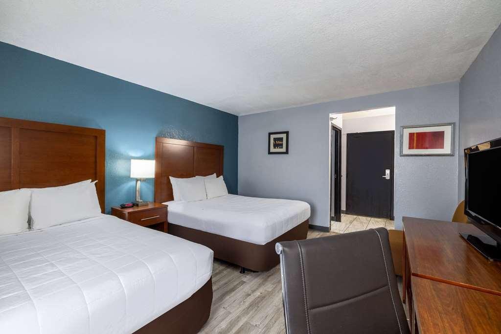 Travelodge By Wyndham Brooklyn Center Room photo