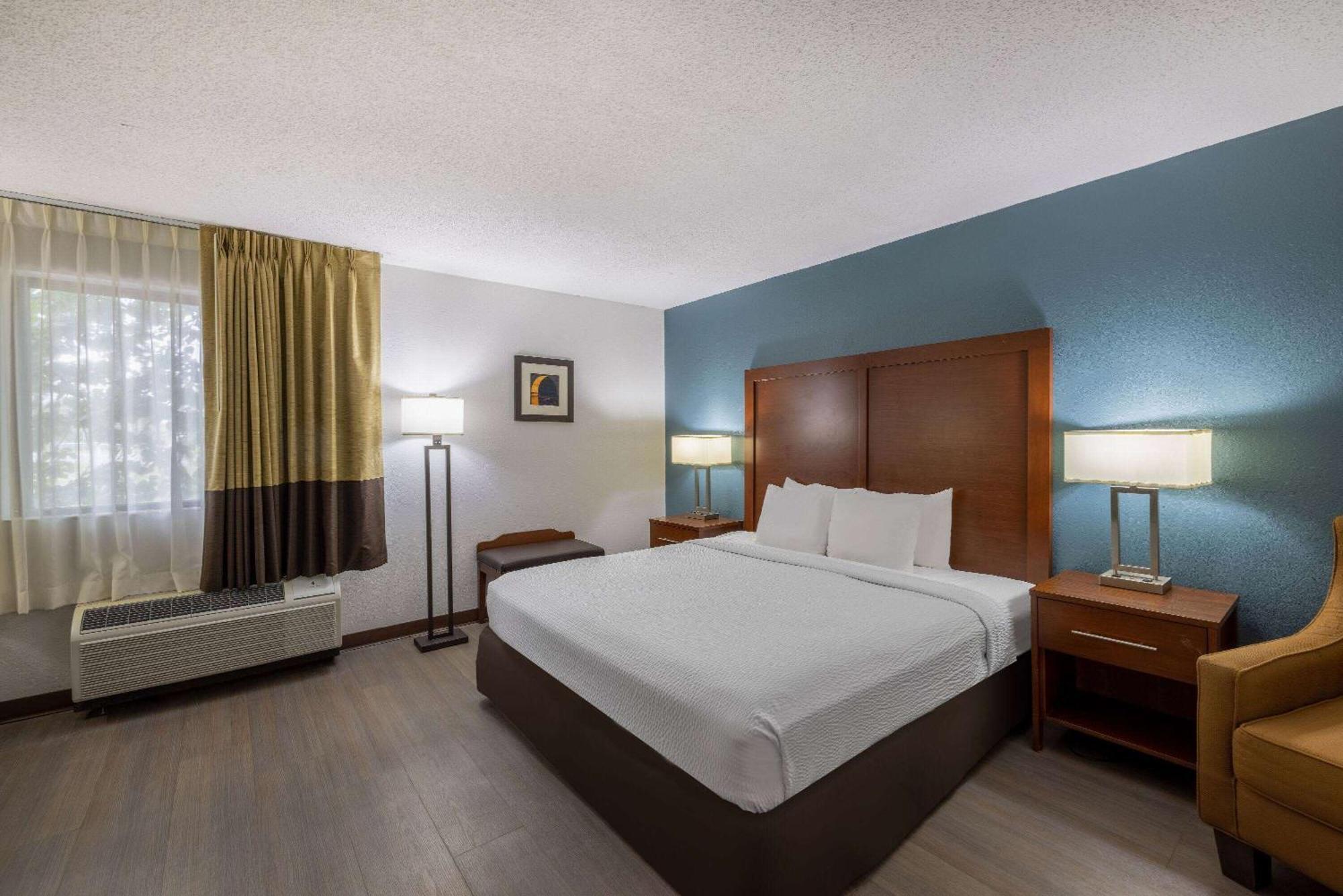 Travelodge By Wyndham Brooklyn Center Exterior photo