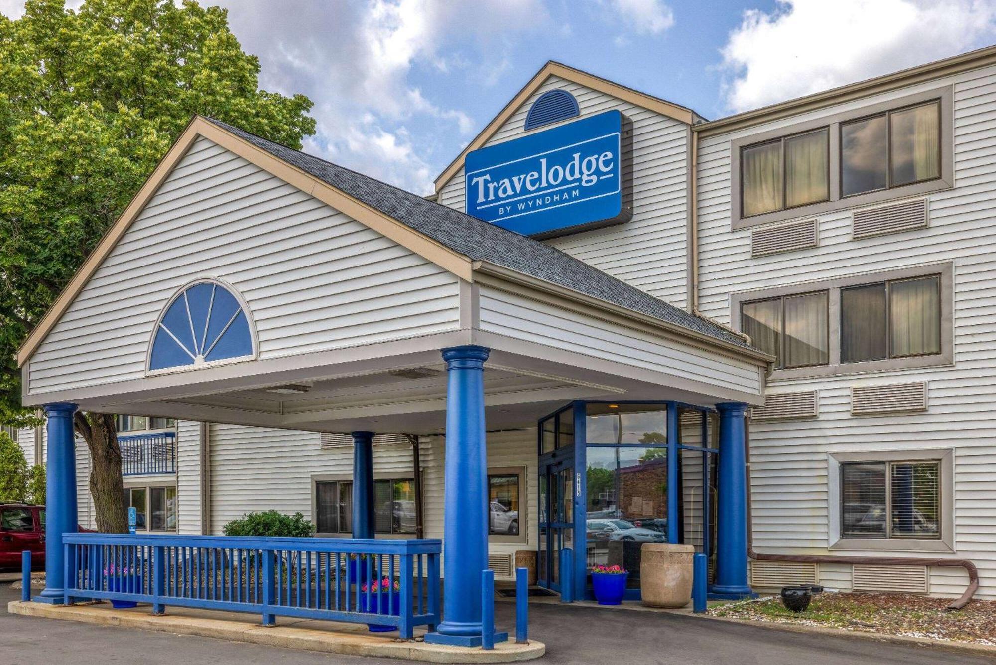 Travelodge By Wyndham Brooklyn Center Exterior photo