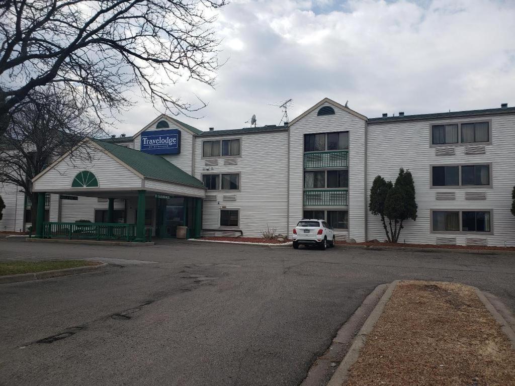 Travelodge By Wyndham Brooklyn Center Exterior photo