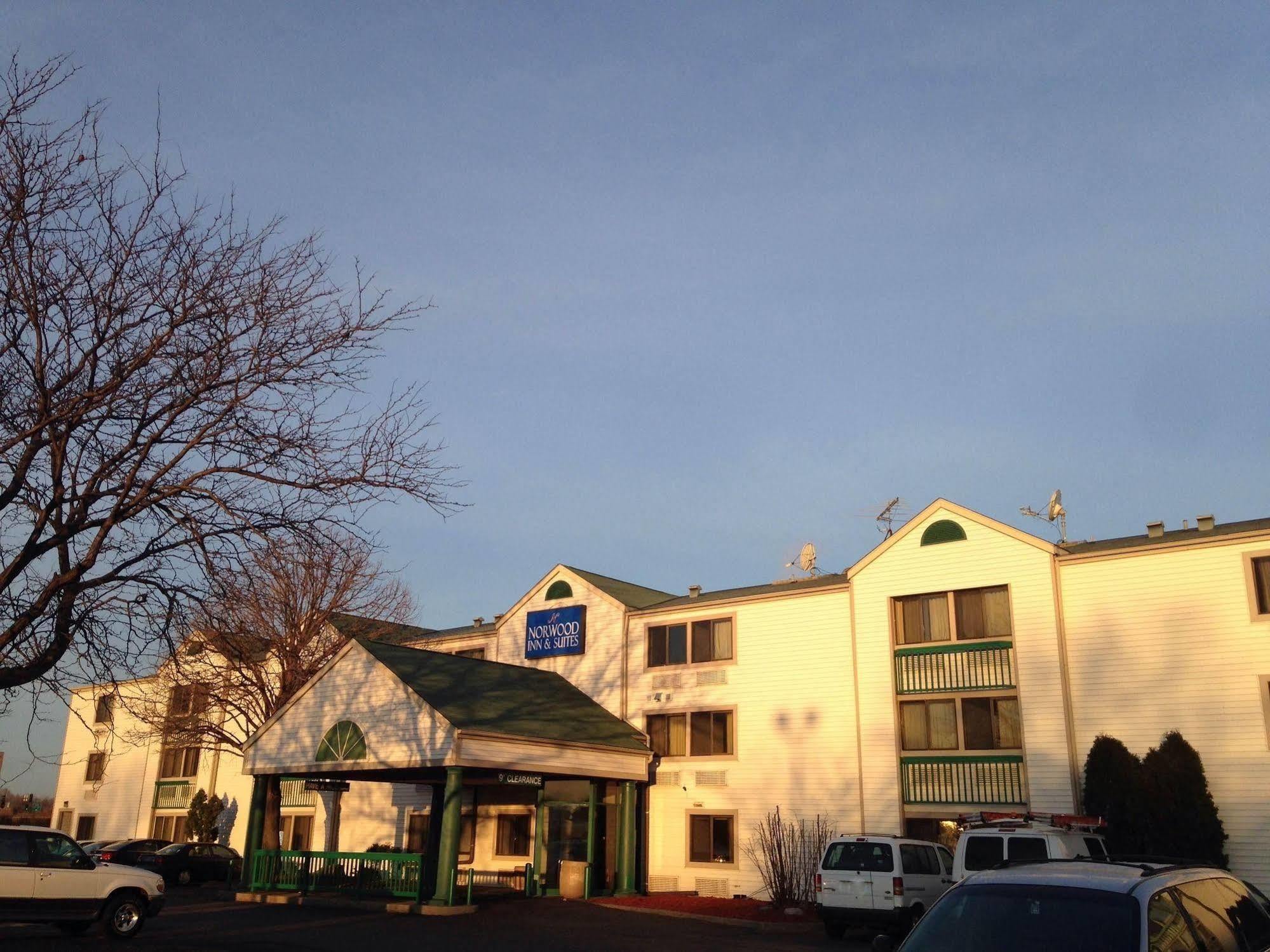 Travelodge By Wyndham Brooklyn Center Exterior photo