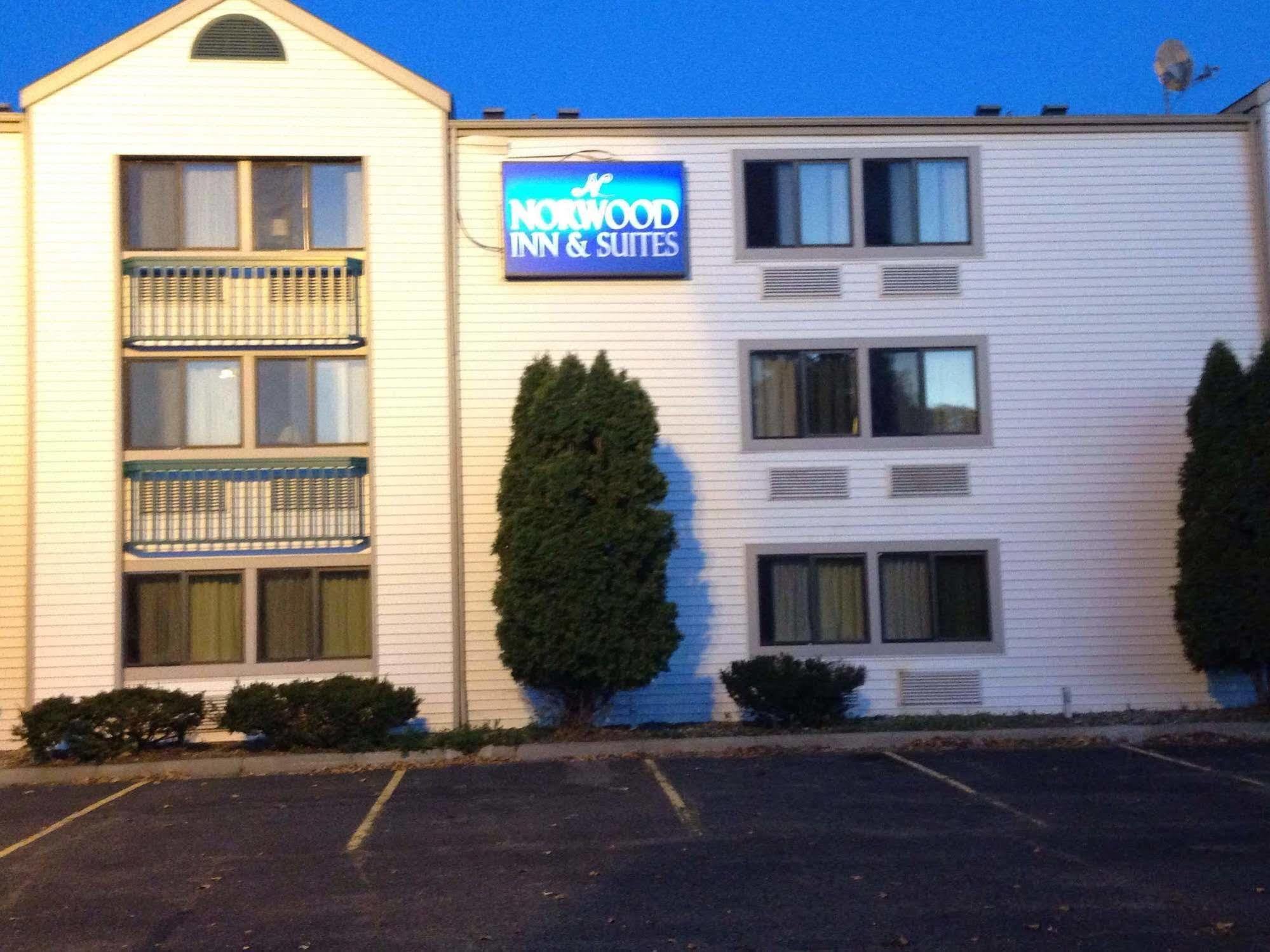 Travelodge By Wyndham Brooklyn Center Exterior photo