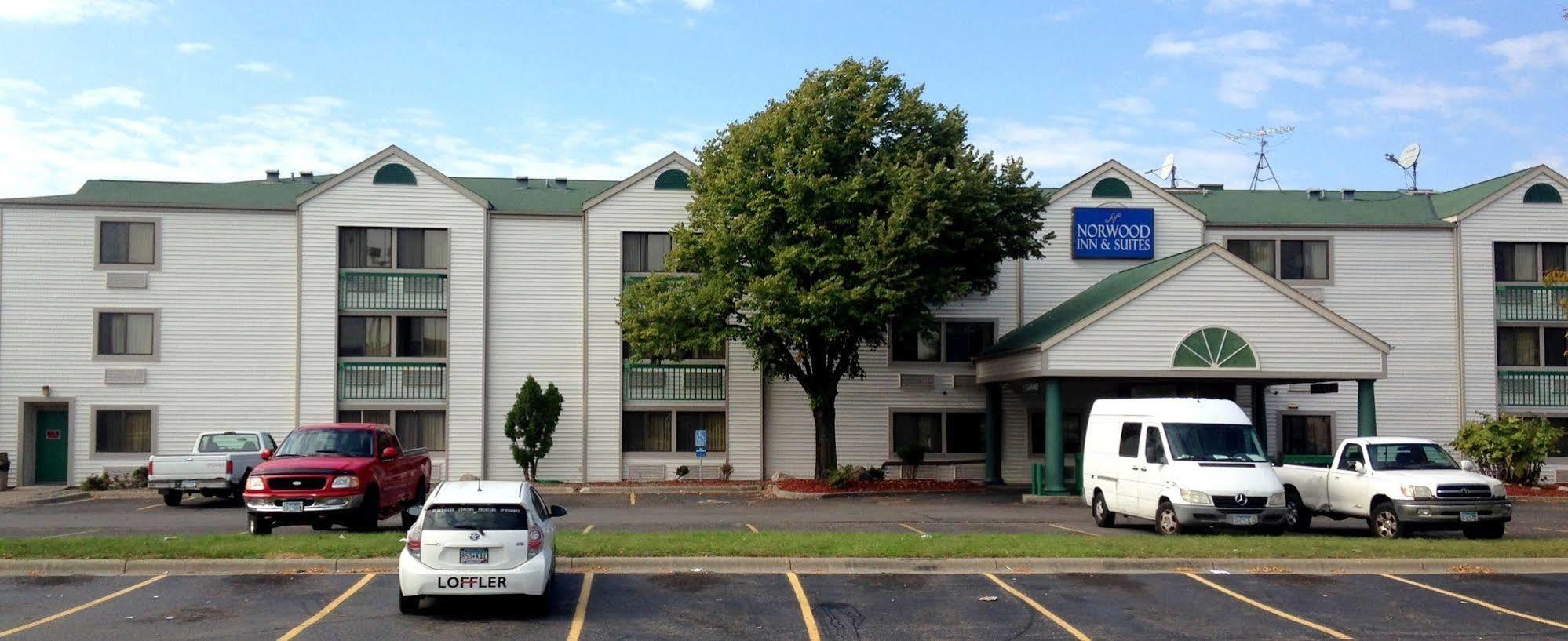 Travelodge By Wyndham Brooklyn Center Exterior photo