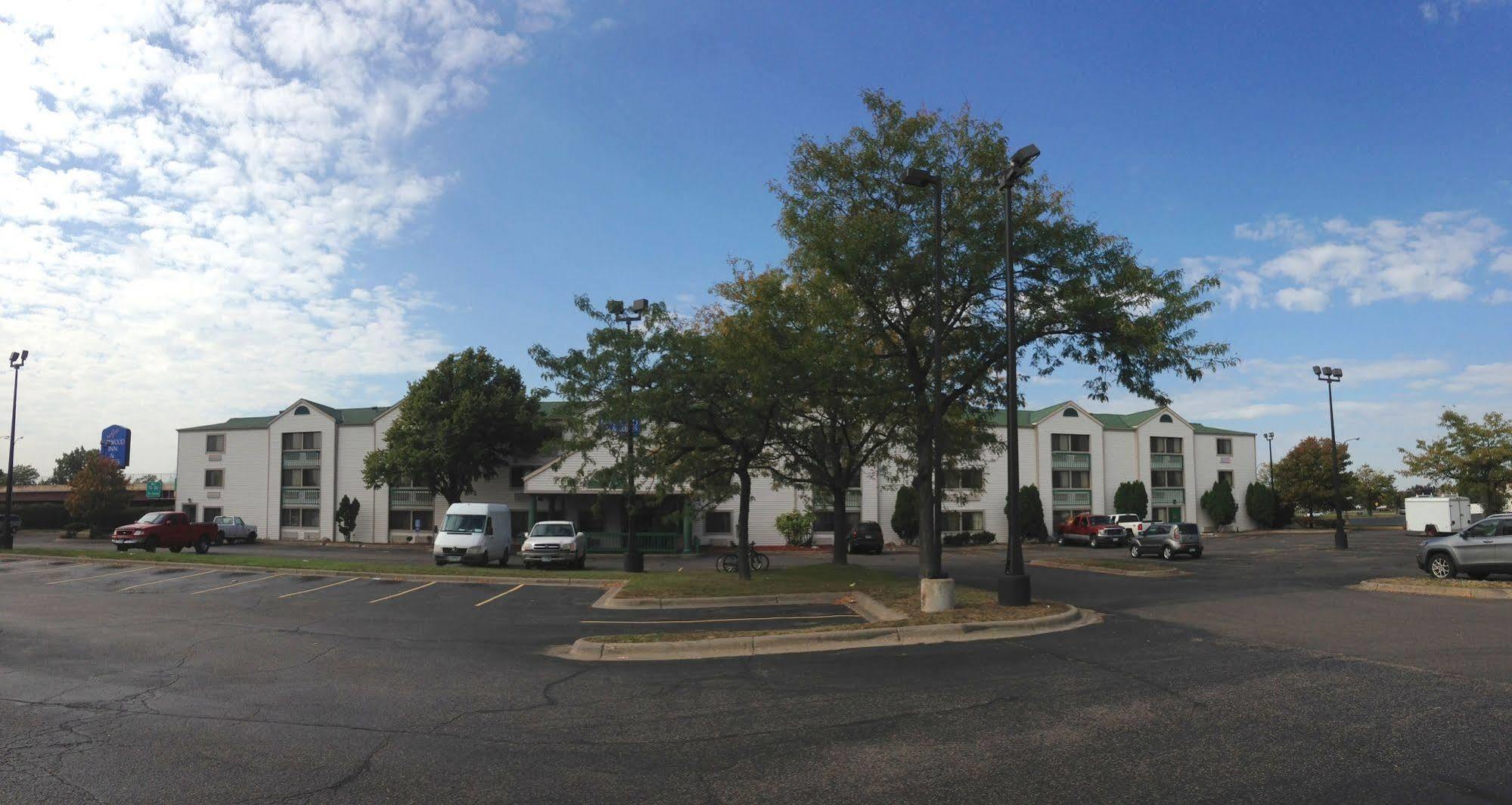 Travelodge By Wyndham Brooklyn Center Exterior photo